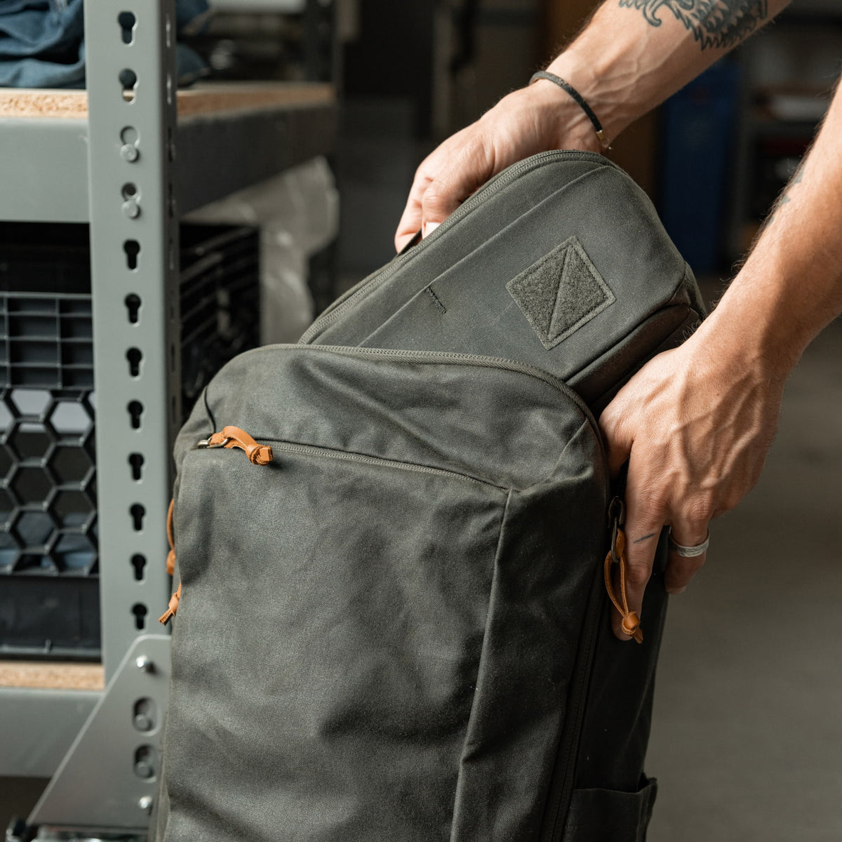CIVIC Access Pouch 2L in Waxed Olive CAP2