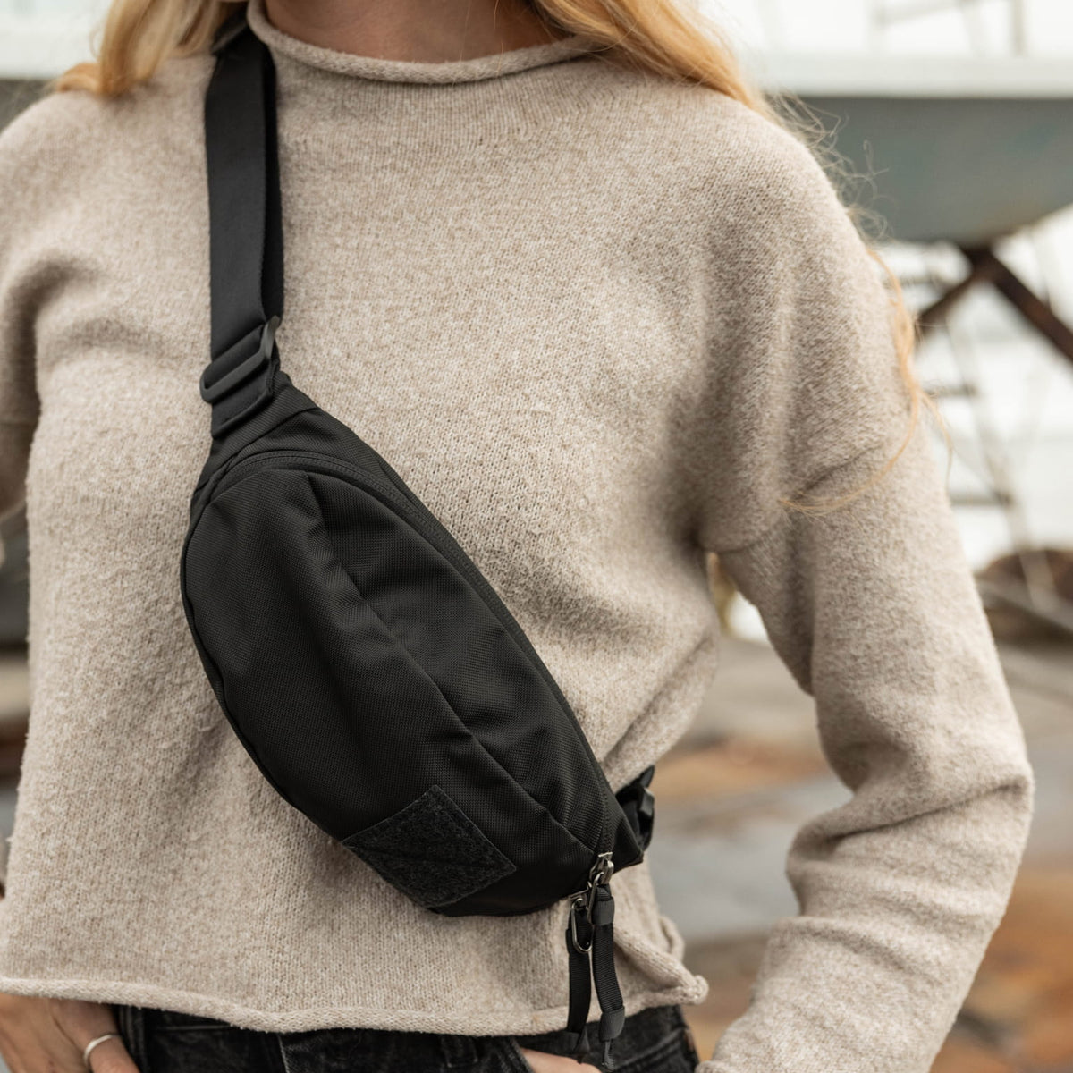 CIVIC Access Sling 1L Black Female Fit CIVIC Access Sling 1L Black Female Fit [13025a-SBK