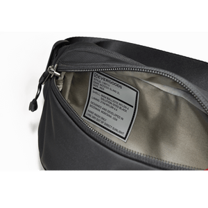 CIVIC Access Sling 2L in Solution Dyed Black style label