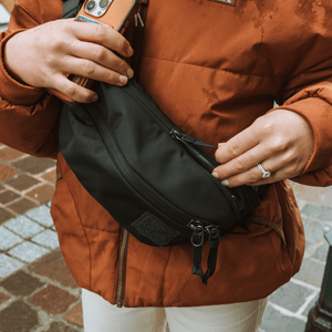 CIVIC Access Sling 2L in Solution Dyed Black - zipper pullers