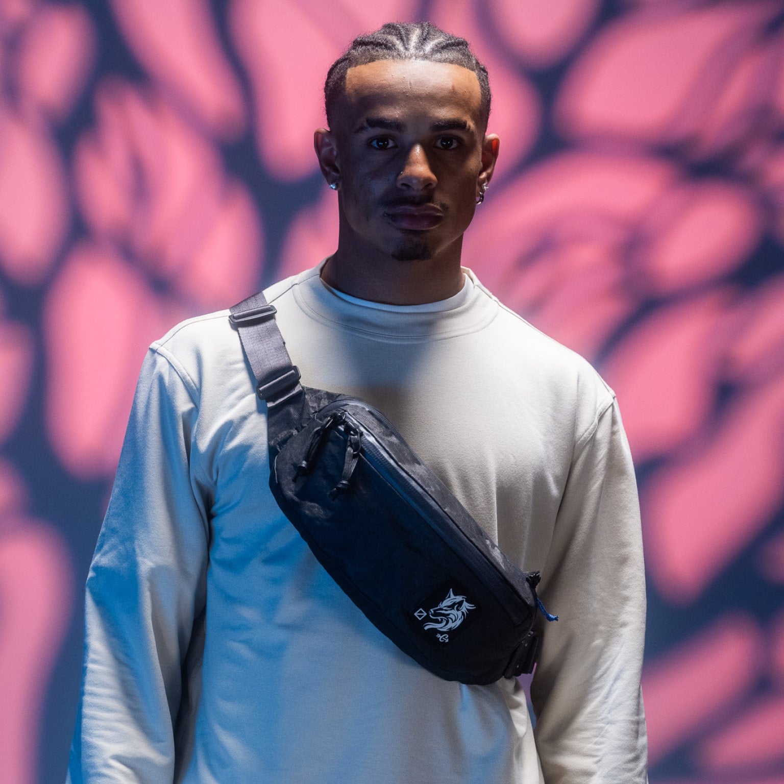 CIVIC Access Sling 2L in Black Magic - Ultra - worn on body as a sling by model