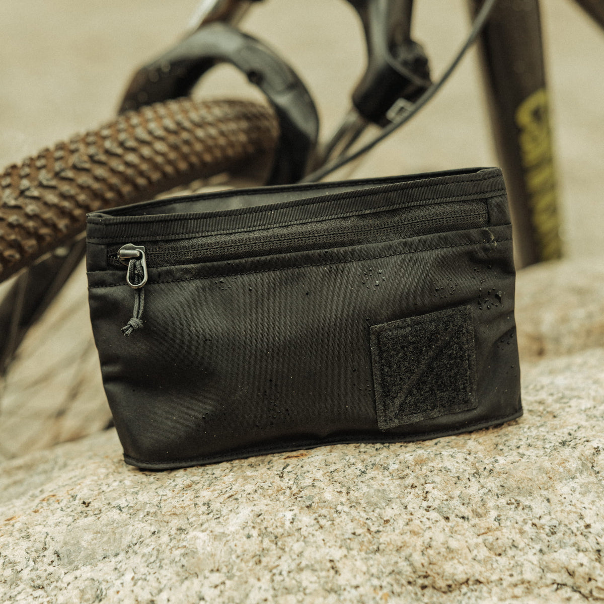 CIVIC Flat Pouch Biking Frontal View CIVIC Flat Pouch Biking Frontal View [13022a-BLK