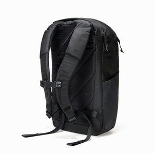 CIVIC Half Zip 22l in Solution Dyed Black - breathable back panel