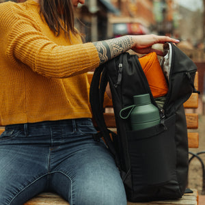 CIVIC Half Zip 22l in Solution Dyed Black - opening to access CAP2