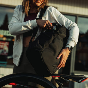 CIVIC Half Zip 22l in Solution Dyed Black - side access of bike lock