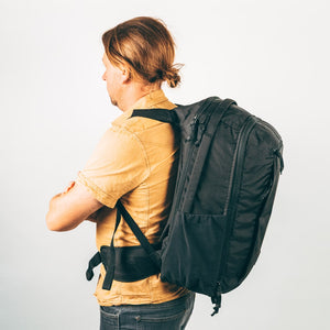 CIVIC Travel Bag 35L in solution dyed black waist belt