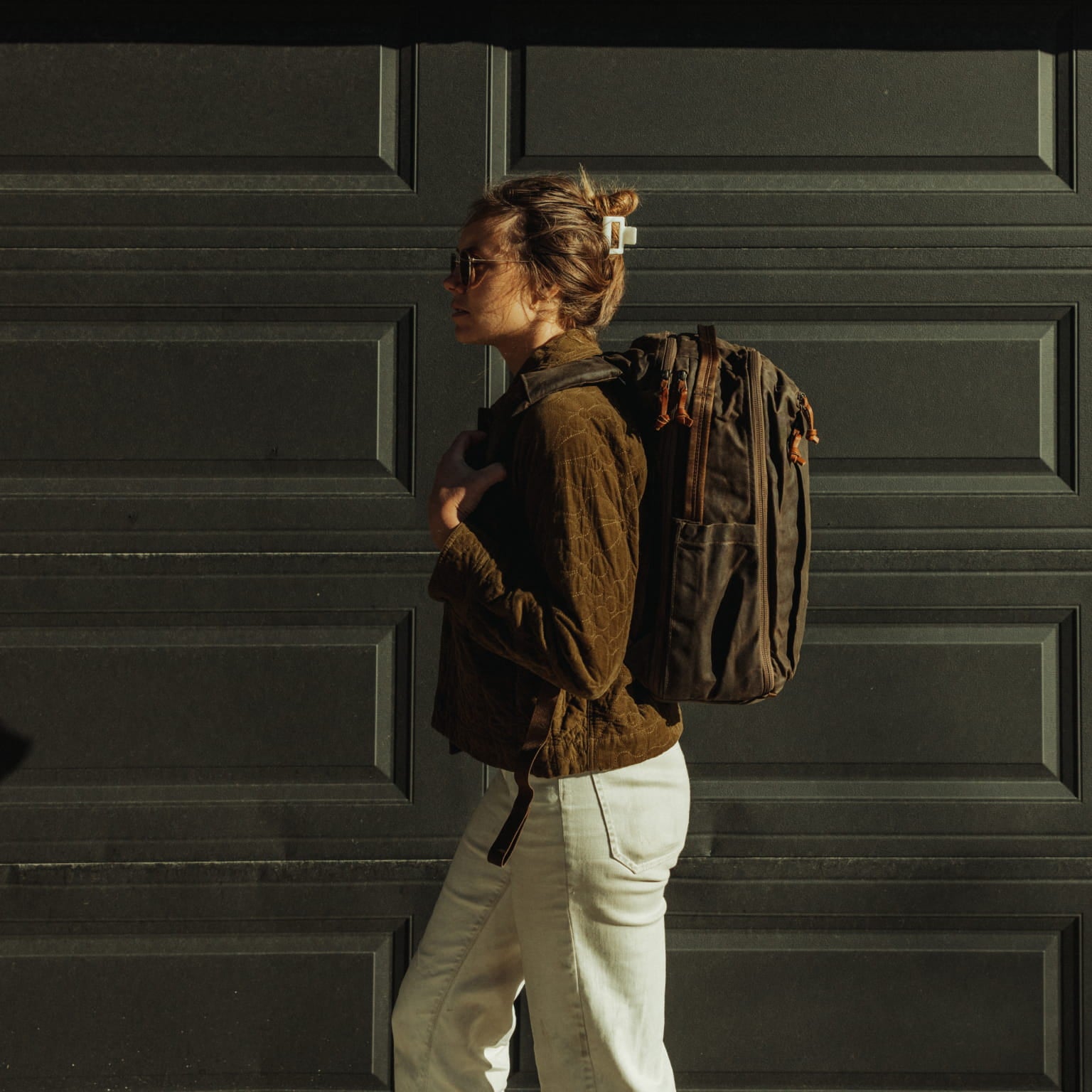 CIVIC Travel Bag 20L in Waxed Canvas - Waxed Tan - size from side view - Model Height 5'7" 170cm CIVIC Travel Bag 20L in Waxed Canvas - Waxed Tan - size from side view - Model Height 5'7" 170cm [13019cc-WTN