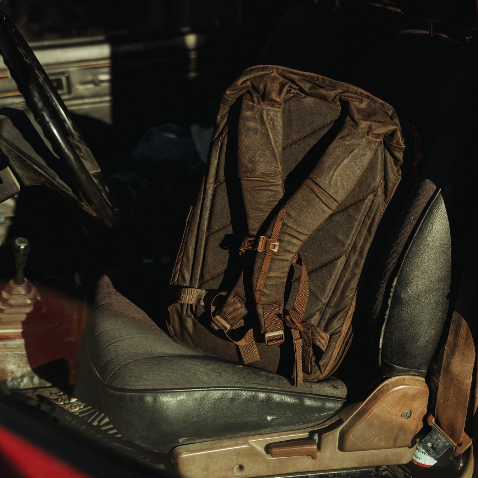CIVIC Travel Bag 26L in Waxed Canvas - Waxed Tan - back panel CIVIC Travel Bag 26L in Waxed Canvas - Waxed Tan - back panel [13012cc-WTN
