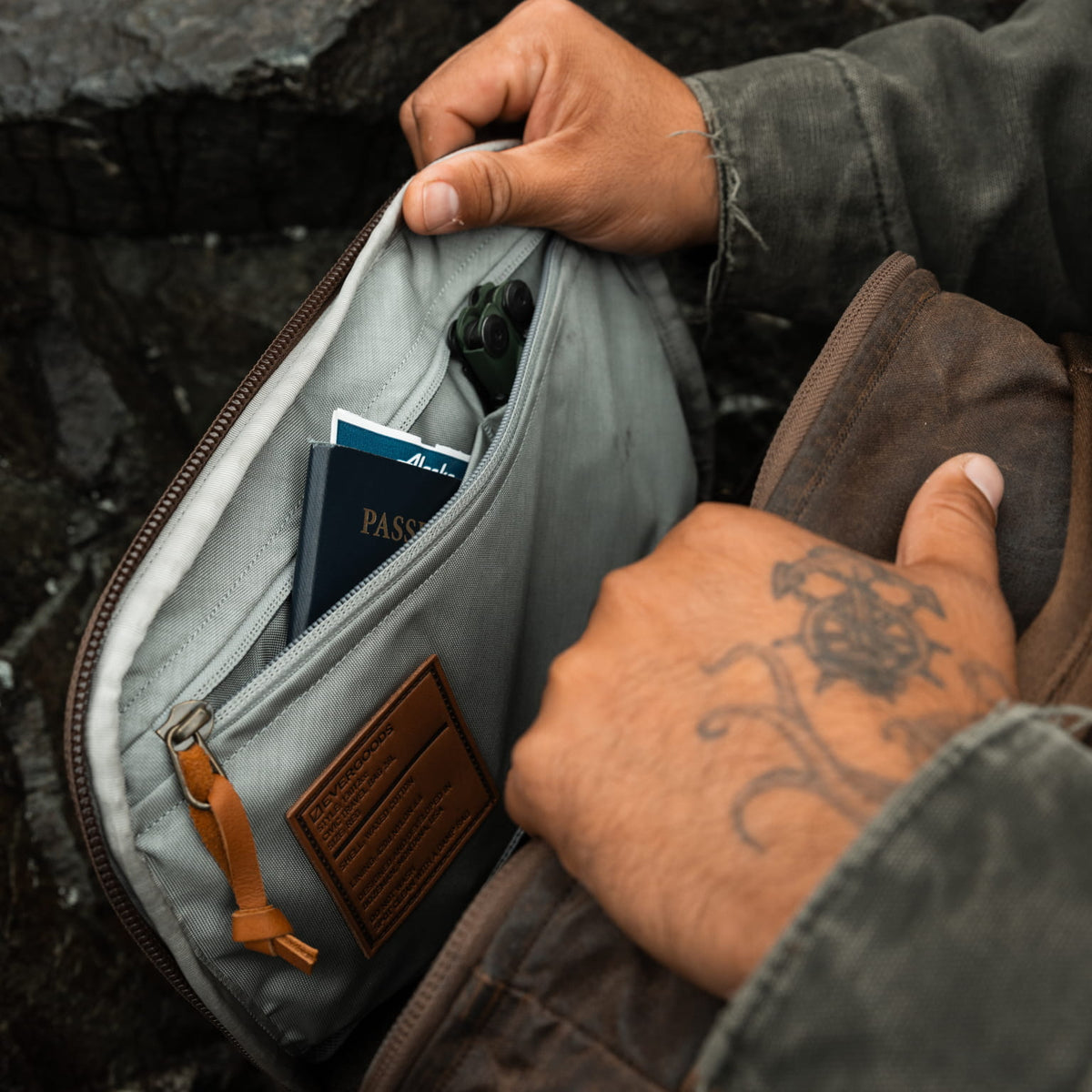 CIVIC Travel Bag 26L in Waxed Tan Canvas - Security Pocket CIVIC Travel Bag 26L in Waxed Tan Canvas - Security Pocket [13012cc-WTN