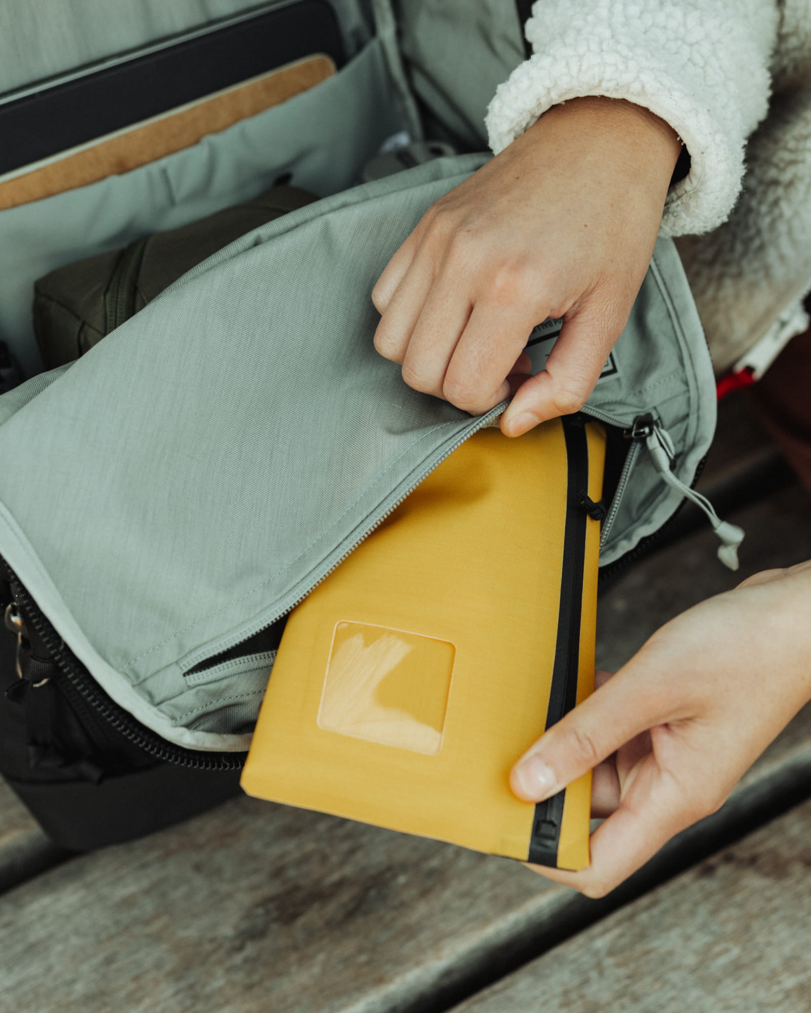 ELEMENT Flat Pouch Daily Carry