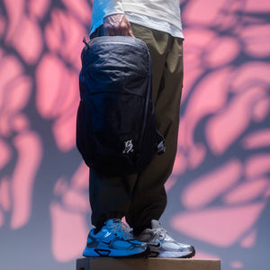 MOUNTAIN Panel Loader 22L in Black Magic - Ultra - top handle