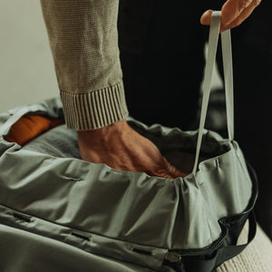 Transit Packing Cube 10L in Black - Cinch compression