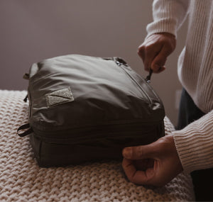 Transit Packing Cube 8L in OD Green - zipper line