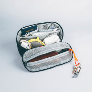 CIVIC ACCESS POUCH 2L BLACK CAP2 PACKED OPEN TRAVEL