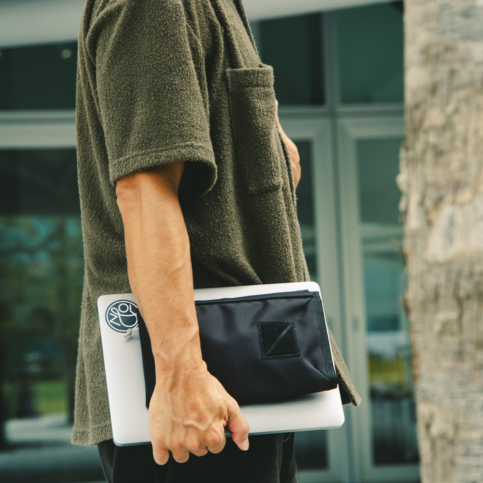 CIVIC ACCESS POUCH 1L IN SOLUTION DYED BLACK - HANDHELD CLUTCH [13009a-SBK]
