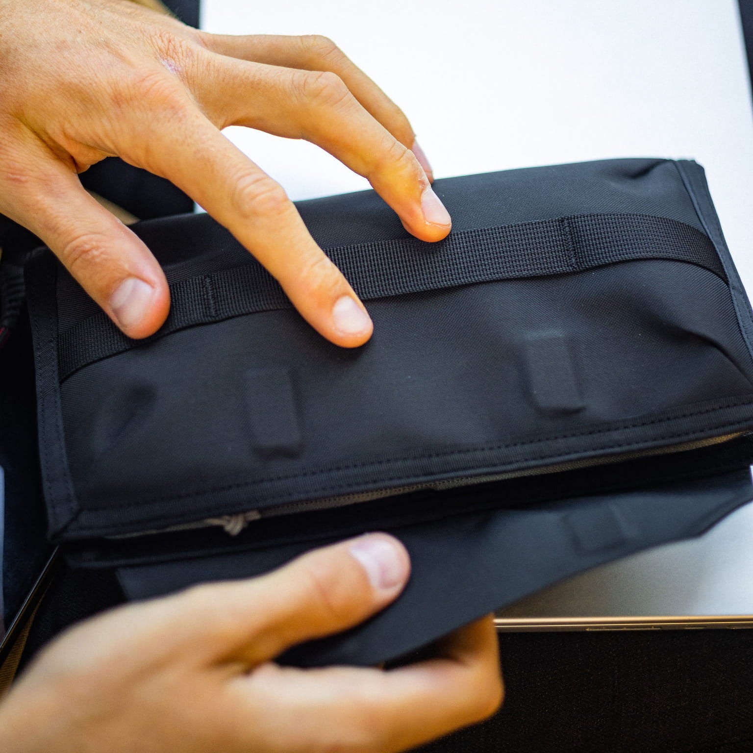 CIVIC ACCESS POUCH 1L IN SOLUTION DYED BLACK - Magnet Closure [13009a-SBK]