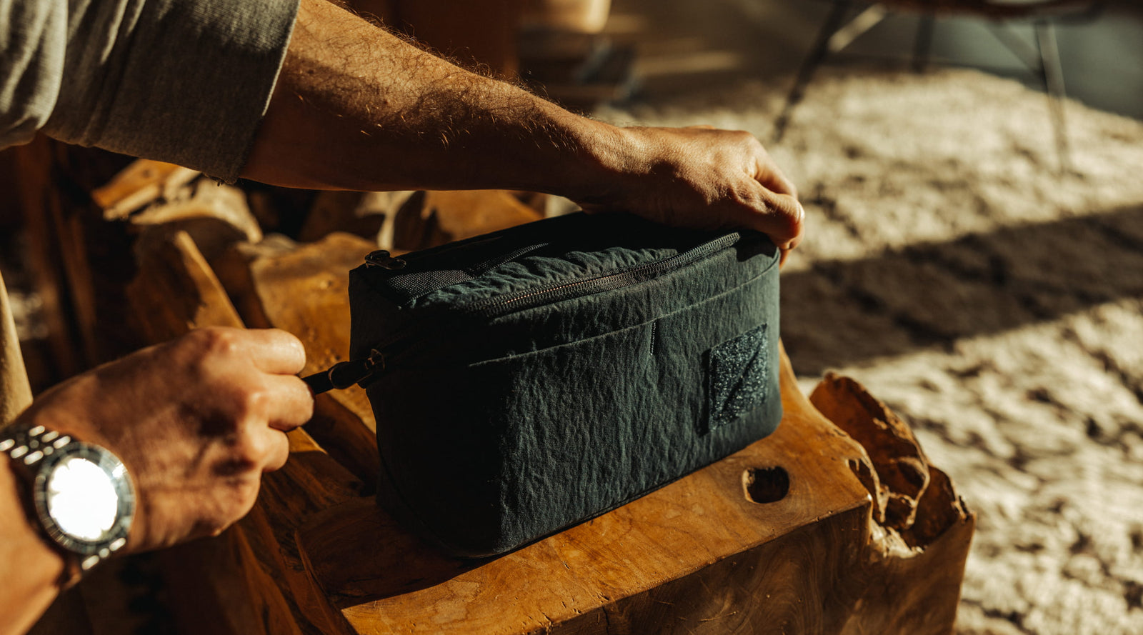 Dark Navy Konbu CIVIC Access Pouch 2L easy zipper line access