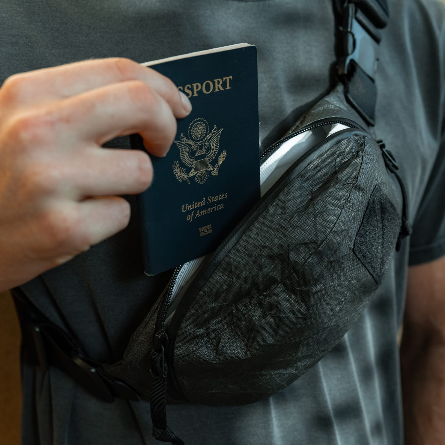 CIVIC Access Sling 1L ULTRA Black Magic Passport for Travel