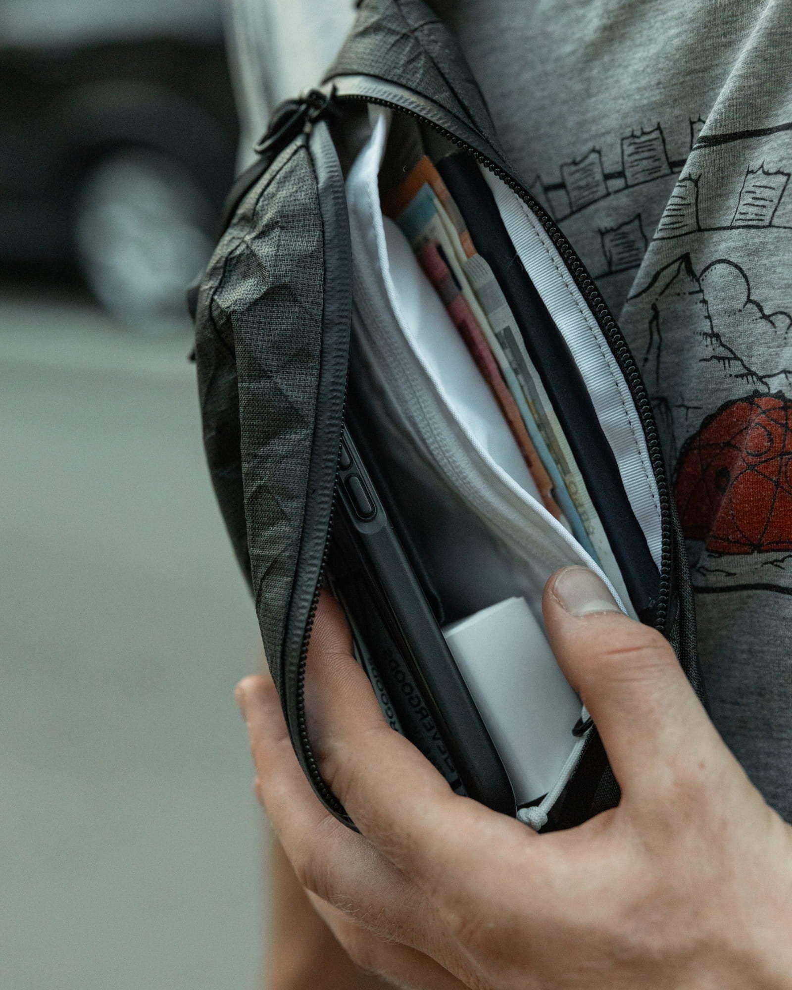 CIVIC Access Sling ULTRA Features Three Organizational Zones