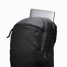 CIVIC Half Zip 22l in Solution Dyed Black - external laptop suspended CIVIC Half Zip 22l in Solution Dyed Black - external laptop suspended [13003d-SBK