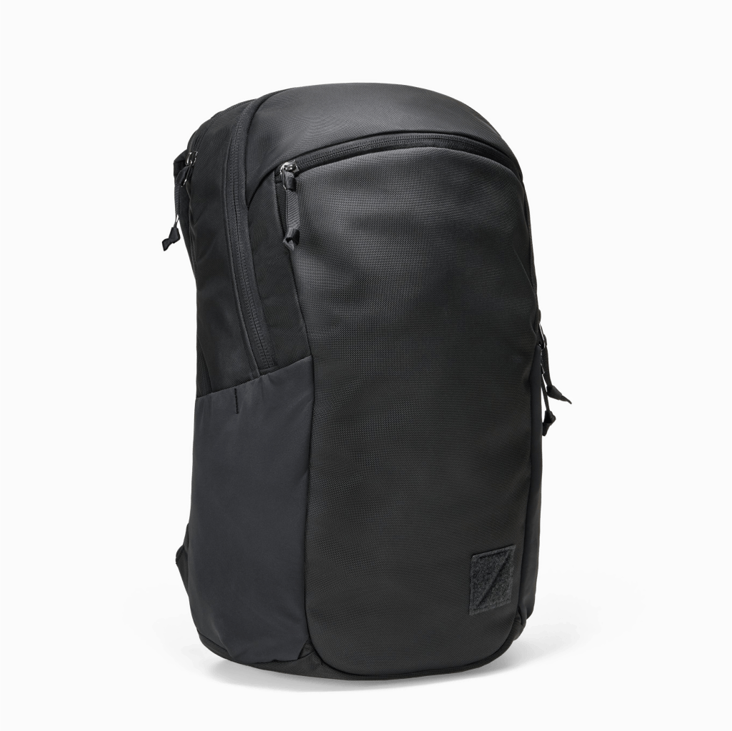 CIVIC Half Zip 22l in Solution Dyed Black - Front