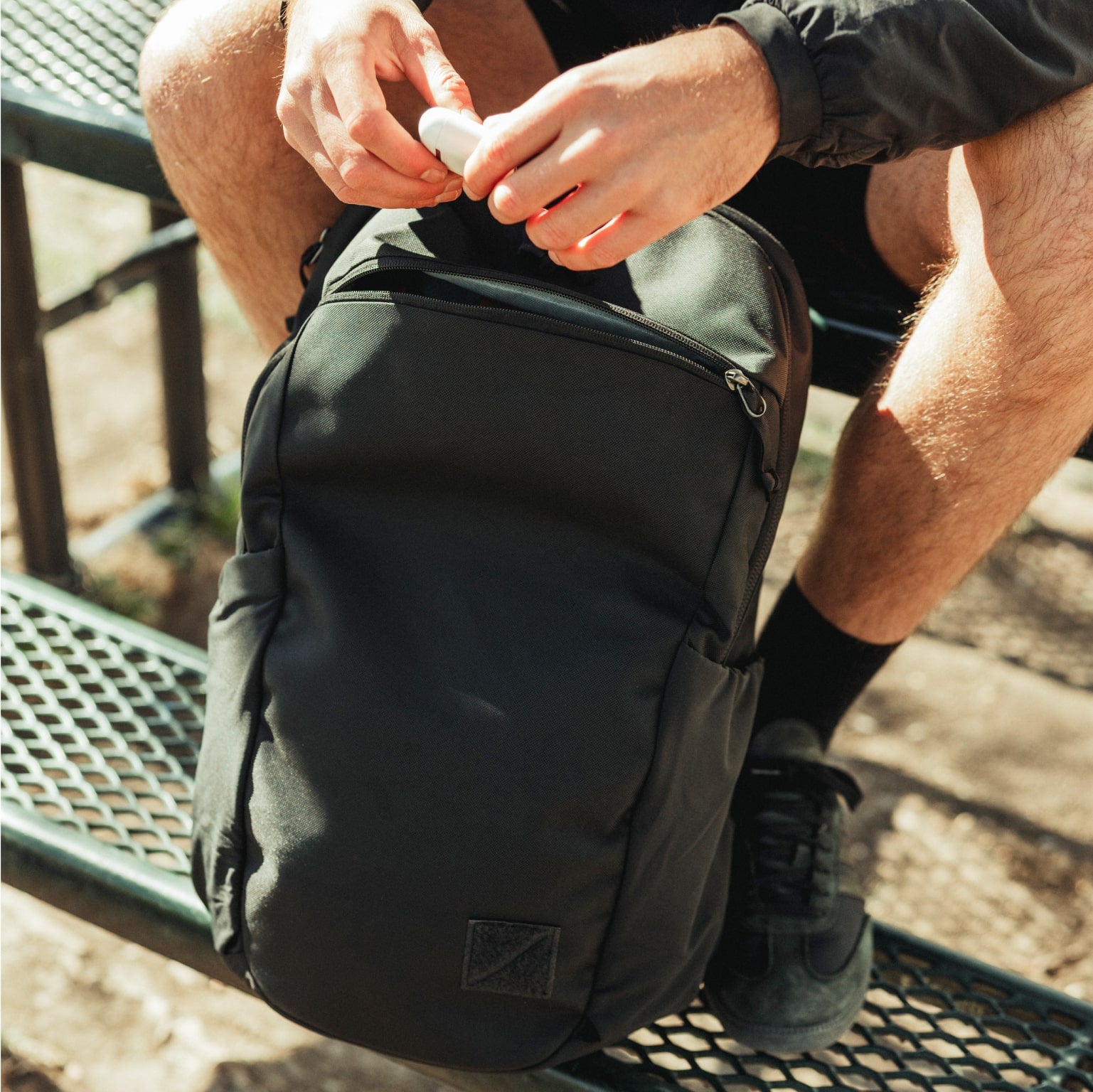 CIVIC Half Zip 26l in Solution Dyed Black - external lid pocket [13005d-SBK]