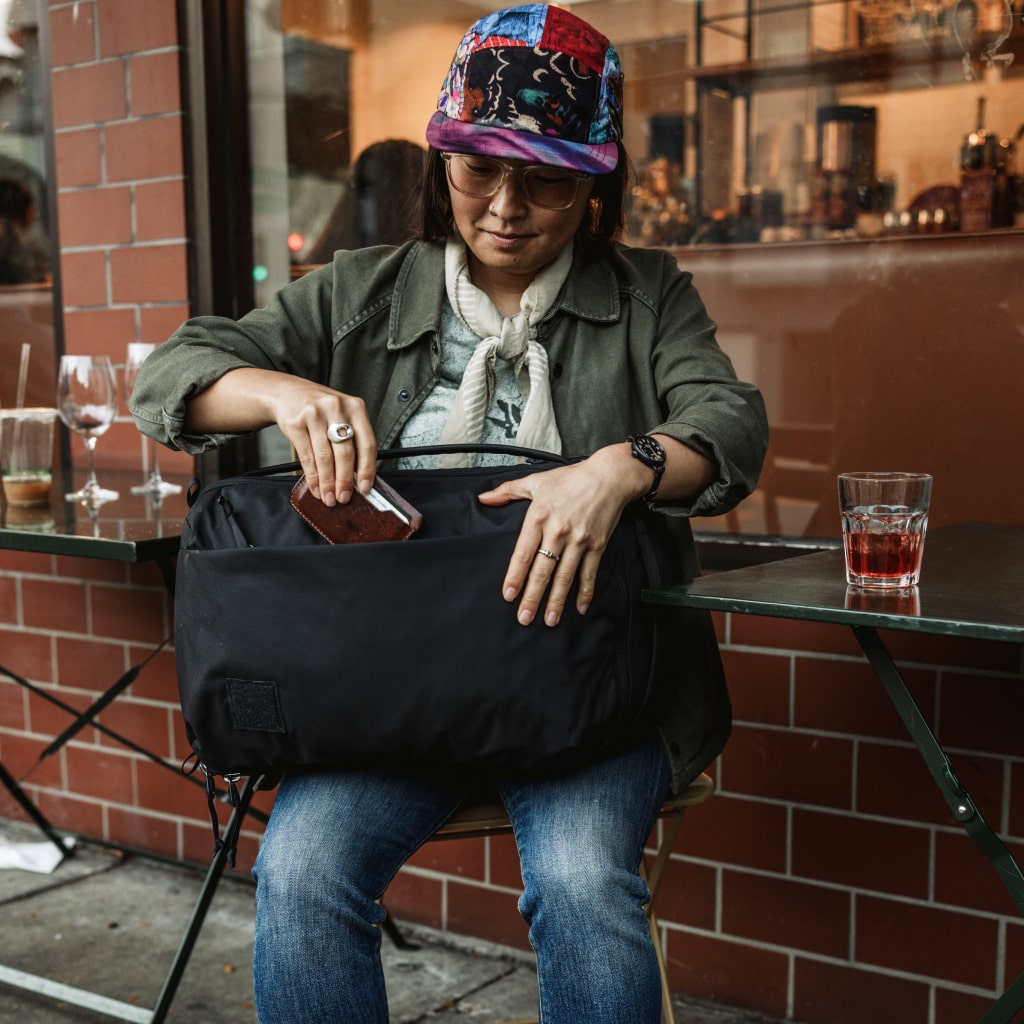 CIVIC Panel Loader 16L - CPL16 - side access exterior pocket