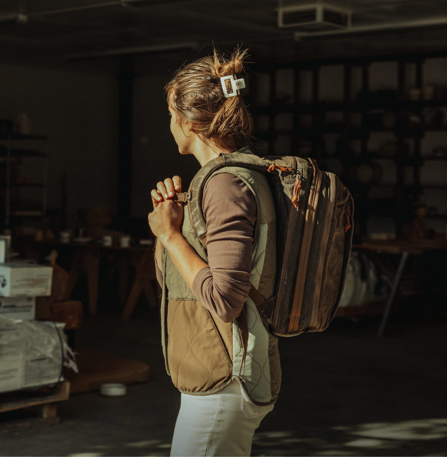 Person wearing CIVIC Panel Loader 16L, side view in a garage model height 5'7" 170cm [13016cc-WTN]