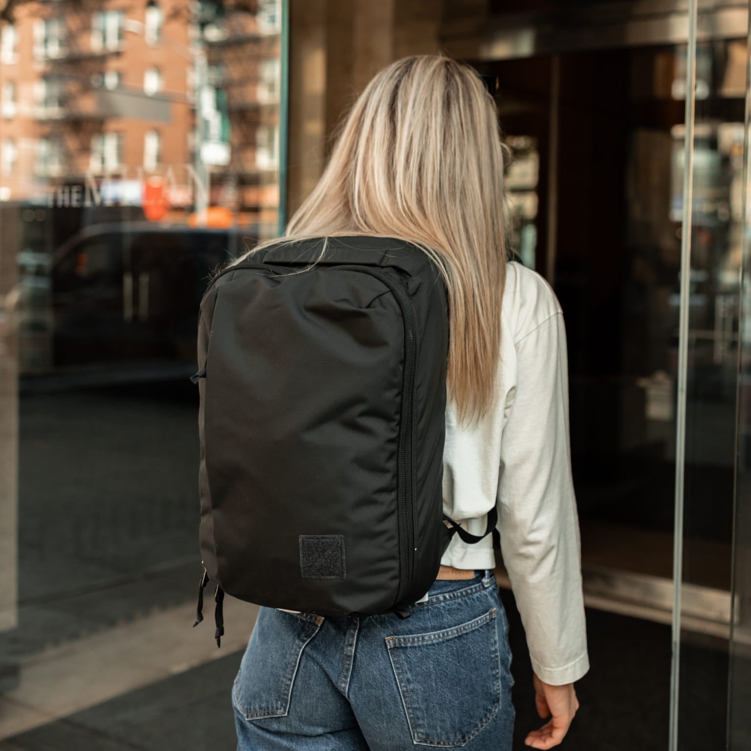 CIVIC Panel Loader CPL 16L Black blonde girl walking [13016c-SBK]