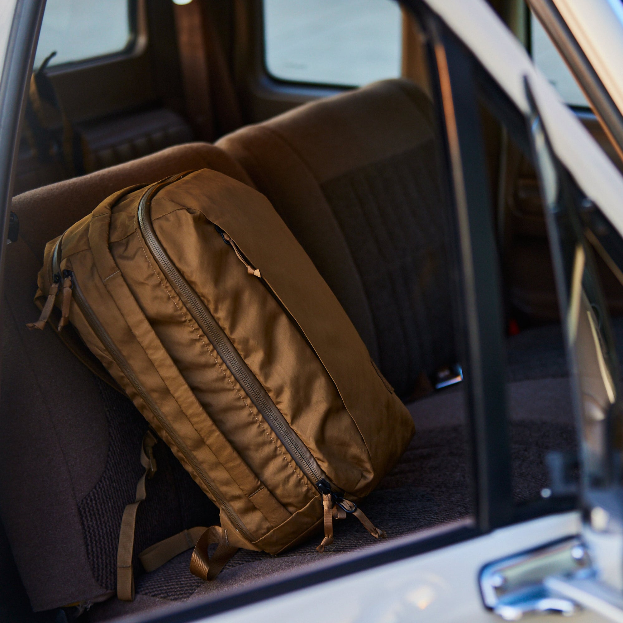 CIVIC Panel Loader in Coyote Brown ECOPAK - In Truck