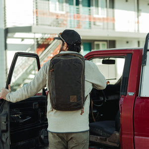 CIVIC Panel Loader 24L Waxed Canvas Man in Car Model Height 5'11" 180cm [13001cc-WTN]
