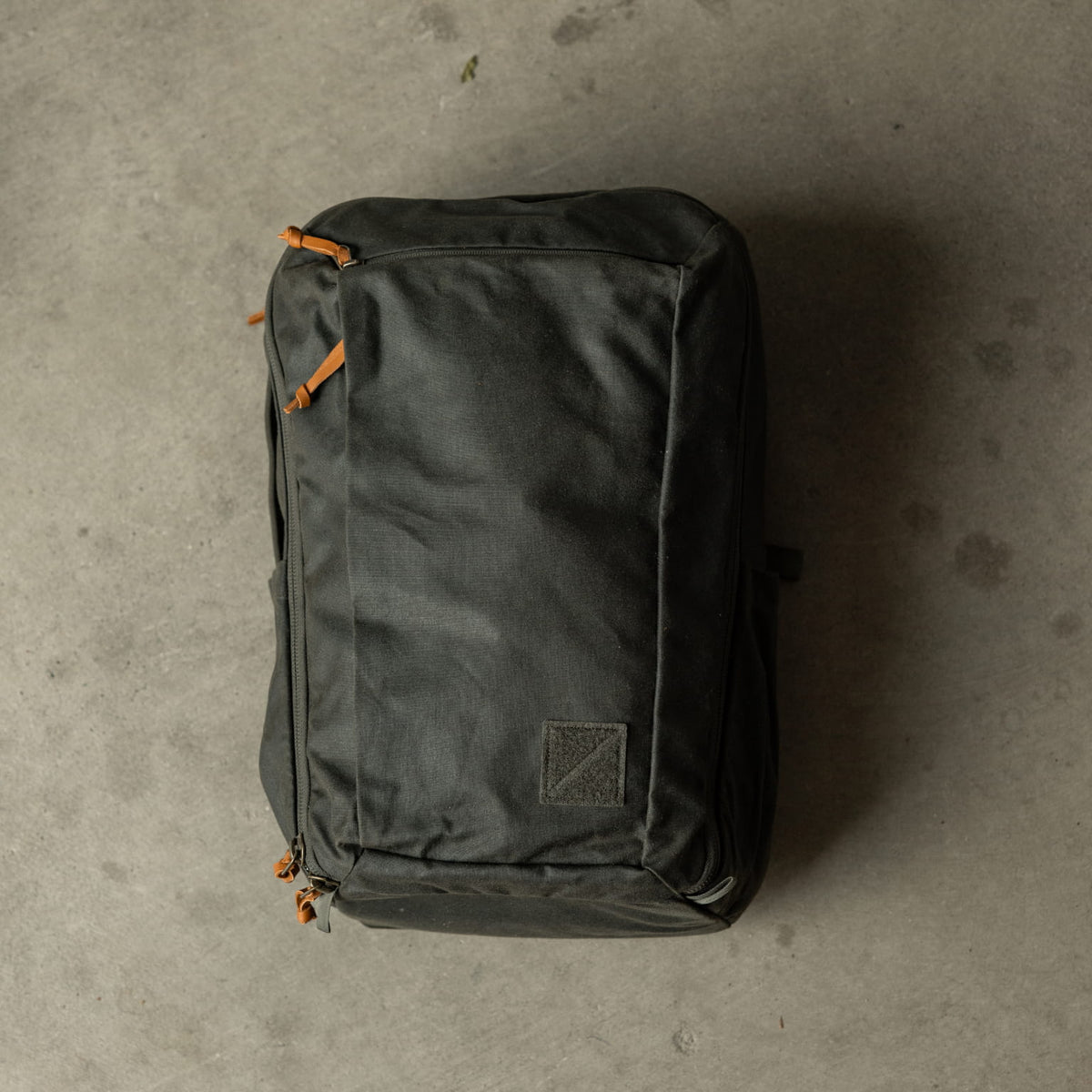 Civic Travel Bag 26L in Waxed Olive [13012cc-WOL]