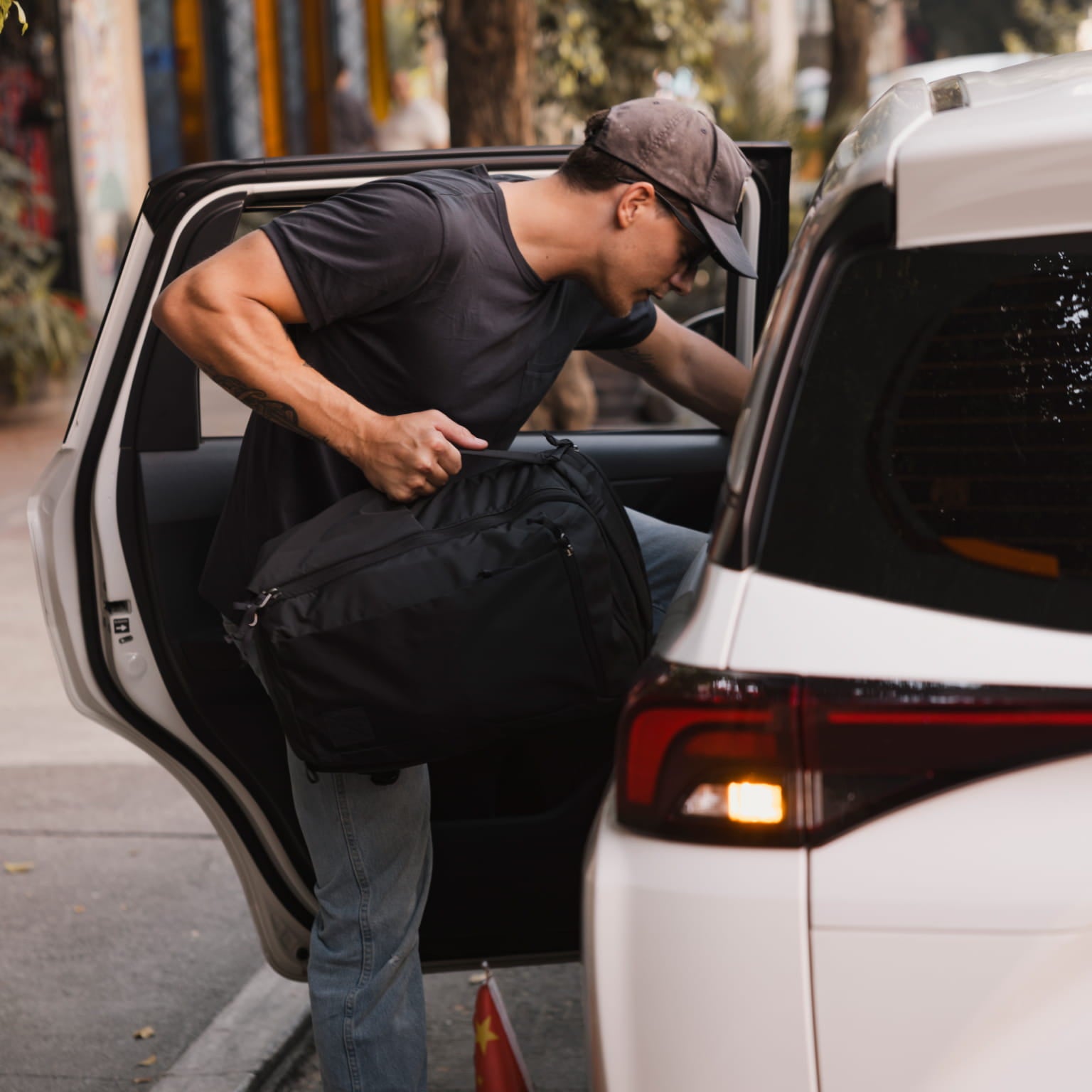 Side handle carry going into car CTB20L [13019c-SBK]