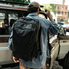CIVIC Travel Bag 26L Black traveling in NYC CIVIC Travel Bag 26L Black traveling in NYC [13012c-SBK