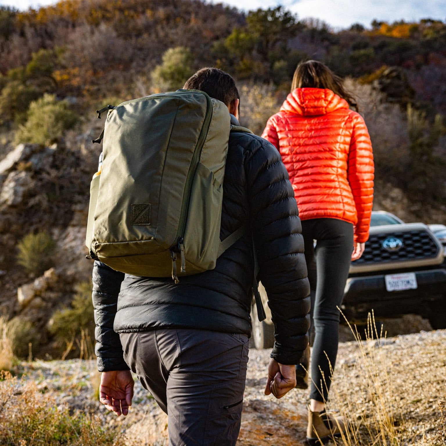 CIVIC Travel Bag 26L in OD Green - hiking on road trip