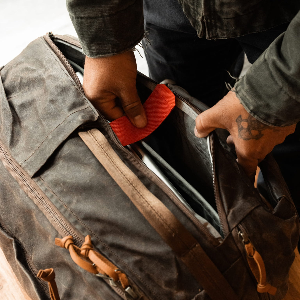 CIVIC Travel Bag 26L in Waxed Tan Canvas - Laptop Sleeve [13012cc-WTN]