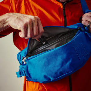 MOUNTAIN Hip Pack 3.5L in Bright Blue ECOPAK - open, internal zipper