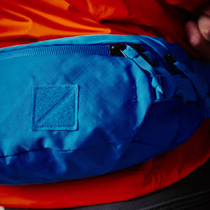 MOUNTAIN Hip Pack 3.5L in Bright Blue ECOPAK - textile up close