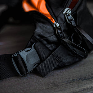 MOUNTAIN Hip Pack 3.5L Waxed Black Carryology Buckle