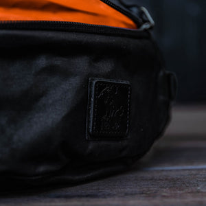 MOUNTAIN Hip Pack 3.5L Waxed Black Carryology Patch