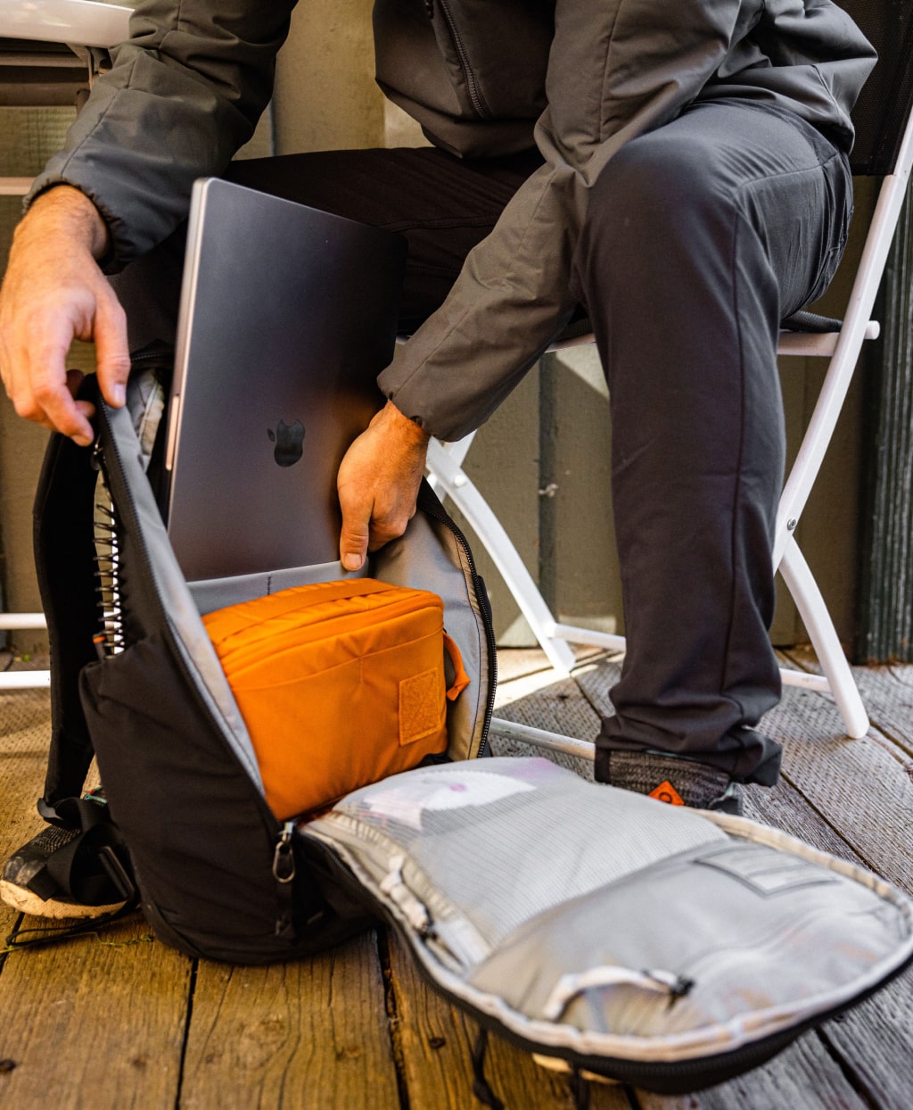 Mountain Panel Loader 22L Features