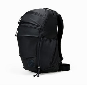 MOUNTAIN Panel Loader 22L in solution dyed black