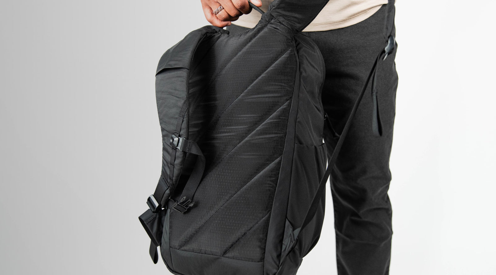 Mountain Panel Loader 22L Breathable Back Panel