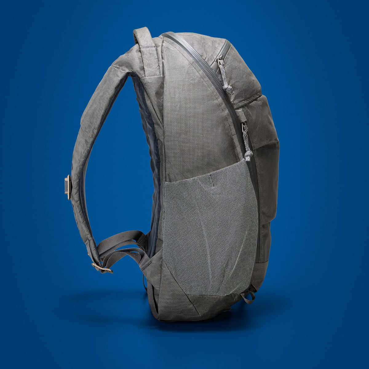 MOUNTAIN Panel Loader 22L in Gravel Gray - Ultra - side view water bottle pockets