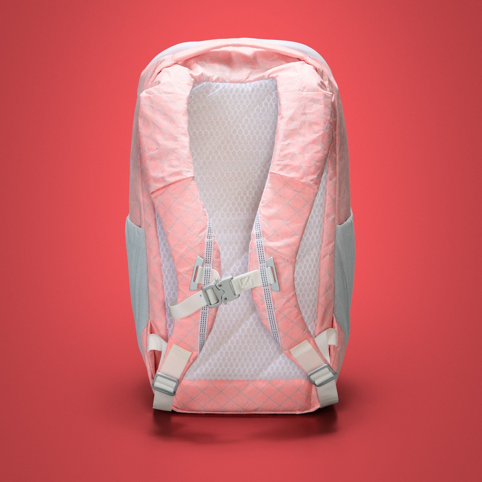 MOUNTAIN Panel Loader 22L in Arctic Kludde - Ultra - breathable back panel