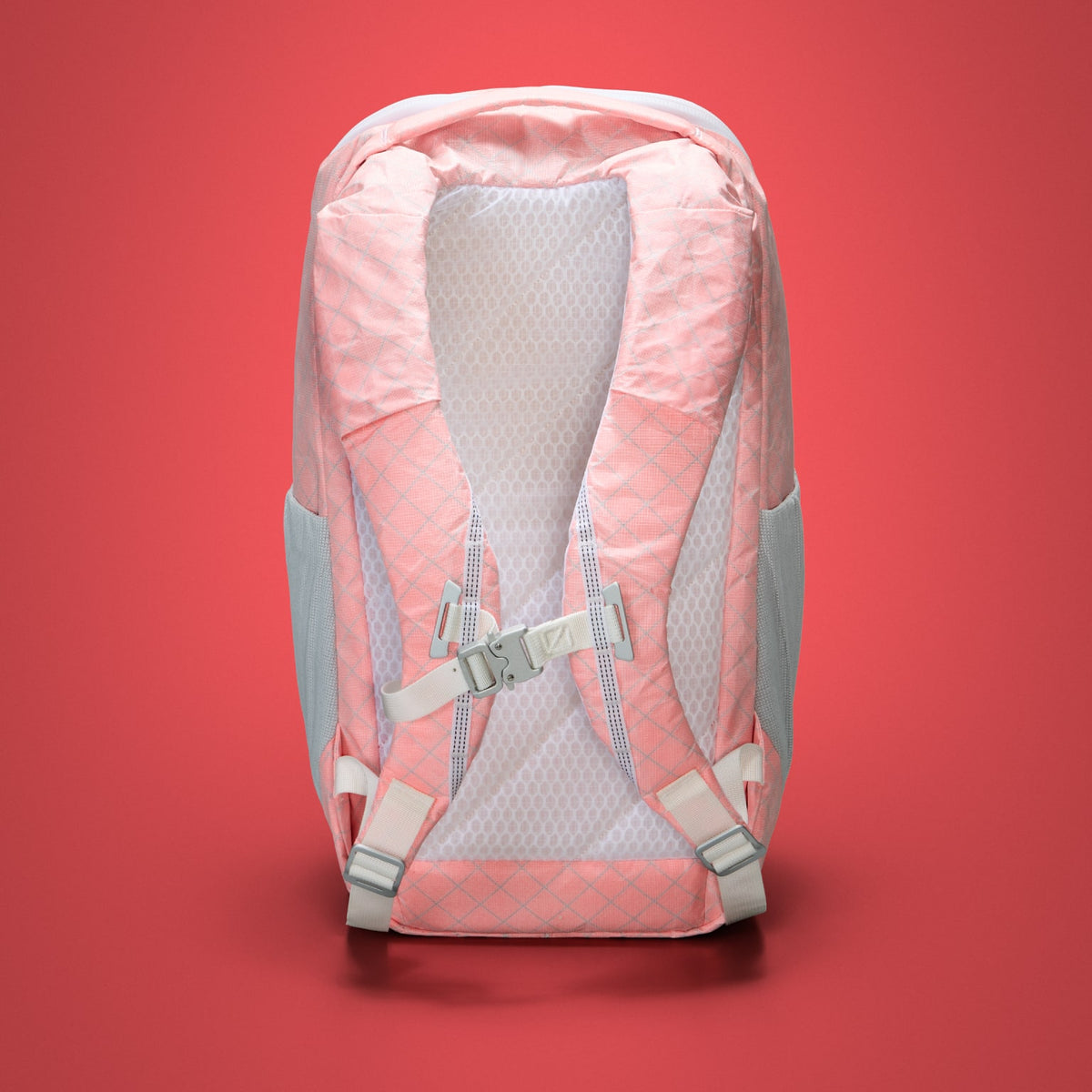 MOUNTAIN Panel Loader 22L in Arctic Kludde - Ultra - breathable back panel