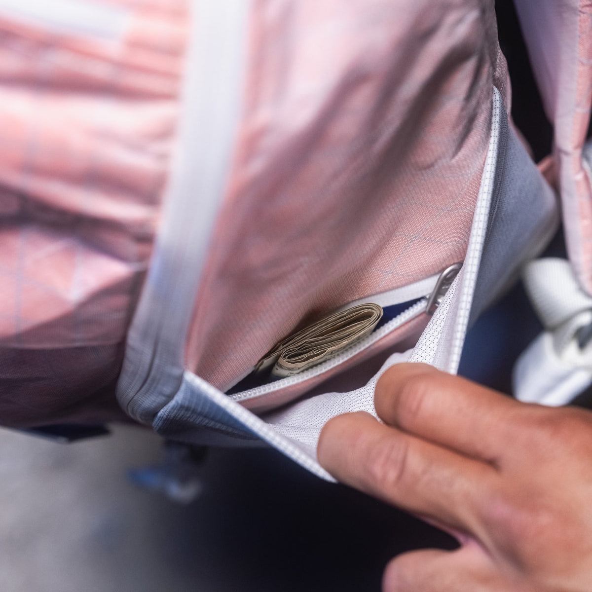 MOUNTAIN Panel Loader 22L in Arctic Kludde - Ultra - secret stash pockets