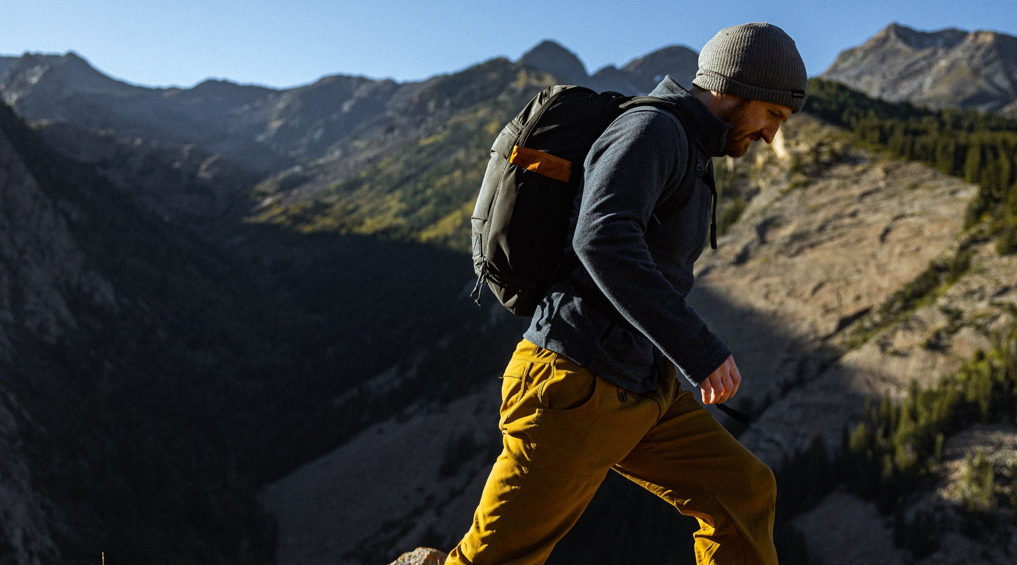MOUNTAIN Panel Loader 22L - ergonomic harness