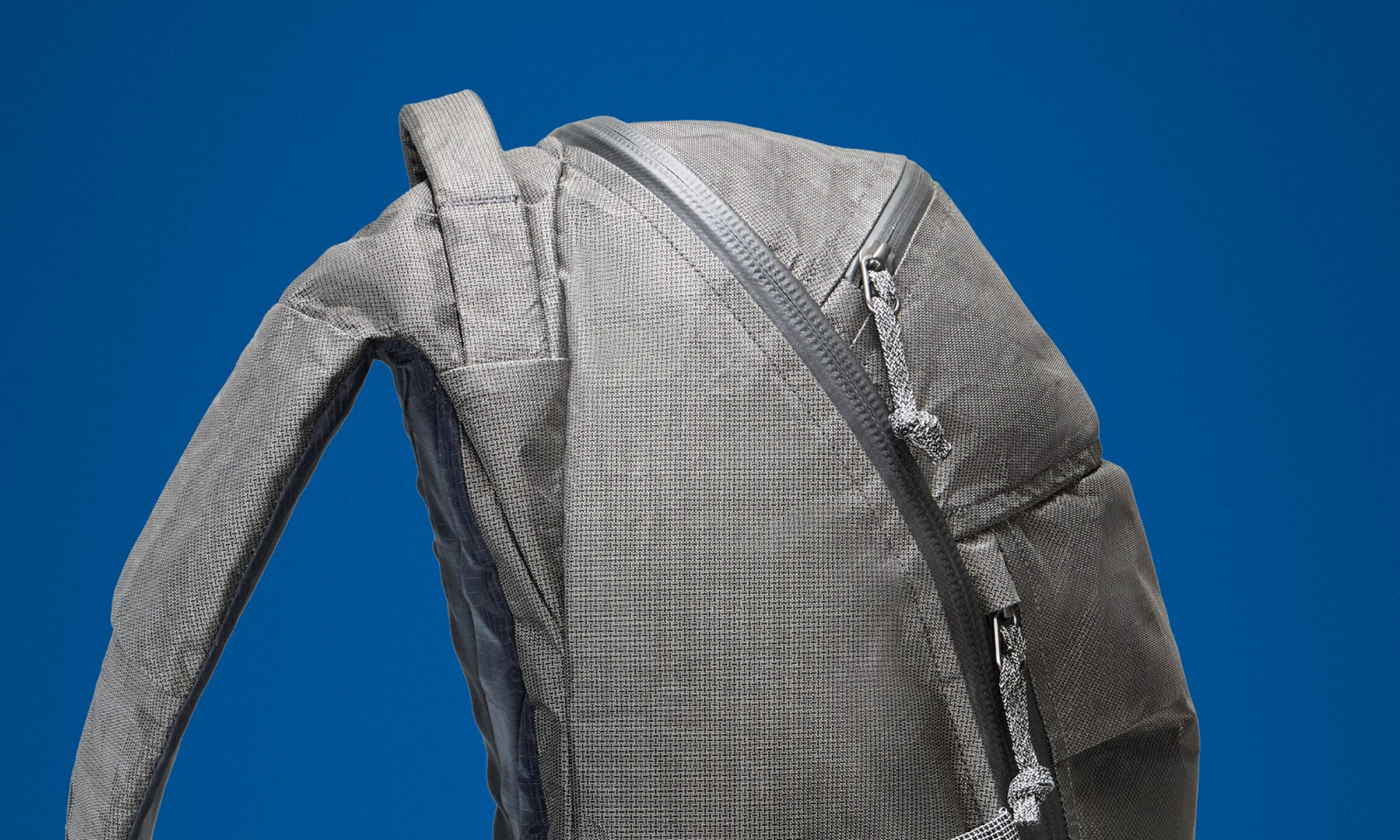 PU Coated Zippers on MOUNTAIN Panel Loader 22L Kludde Edition