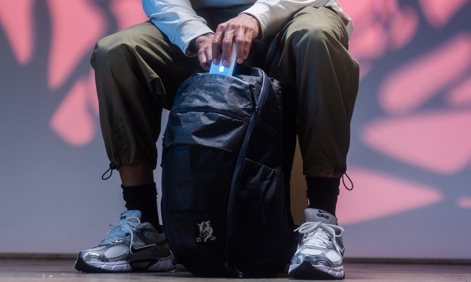 MOUNTAIN Panel Loader - Kludde Edition - Black Magic colorway - top lid pocket